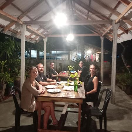 Lake House Homestay أنرادابورام المظهر الخارجي الصورة