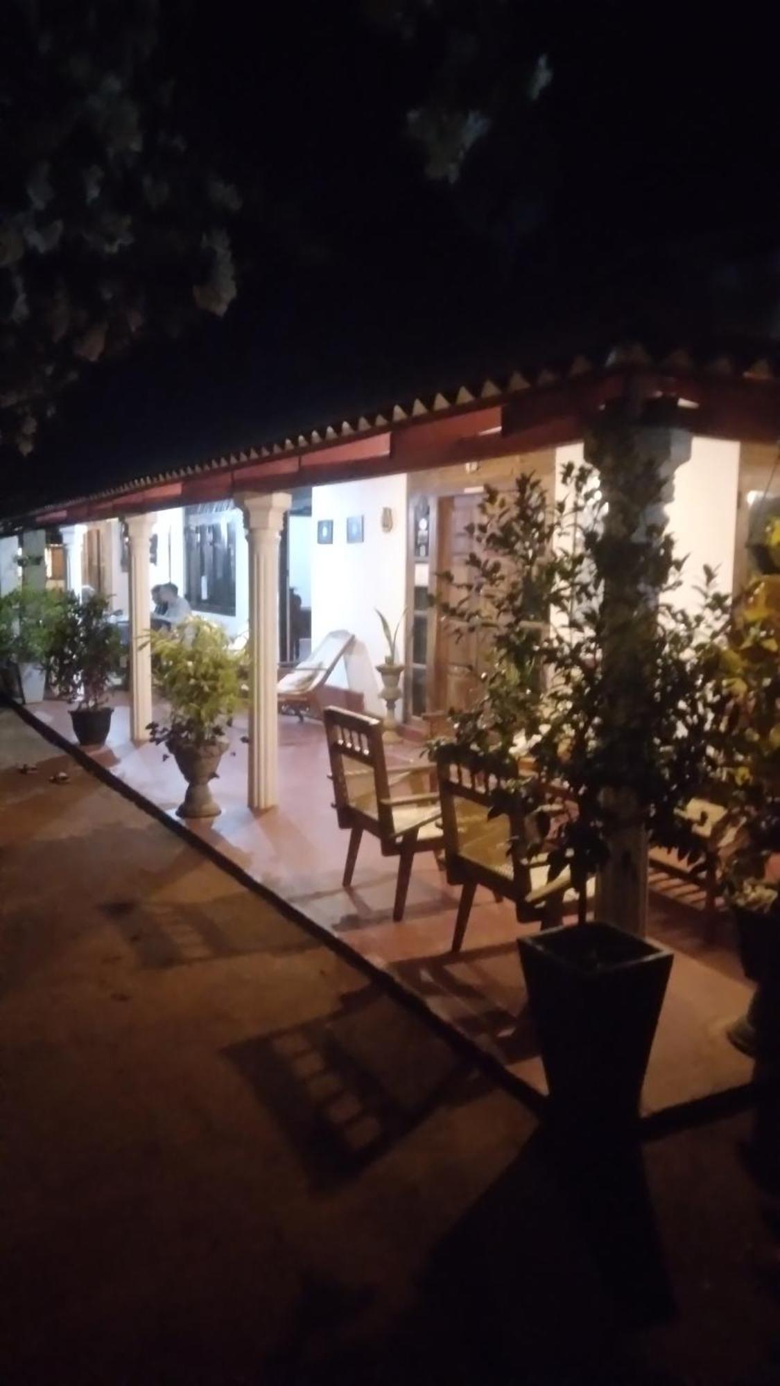 Lake House Homestay أنرادابورام المظهر الخارجي الصورة
