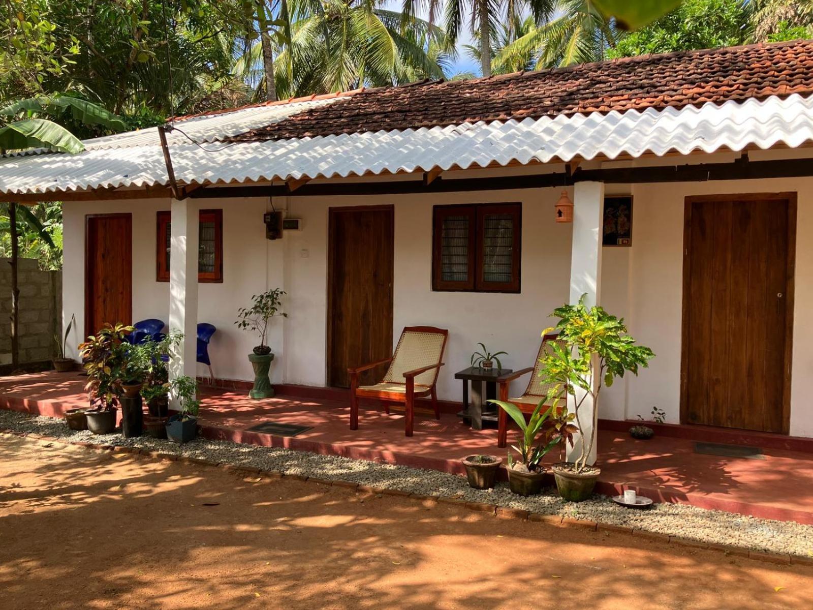 Lake House Homestay أنرادابورام المظهر الخارجي الصورة