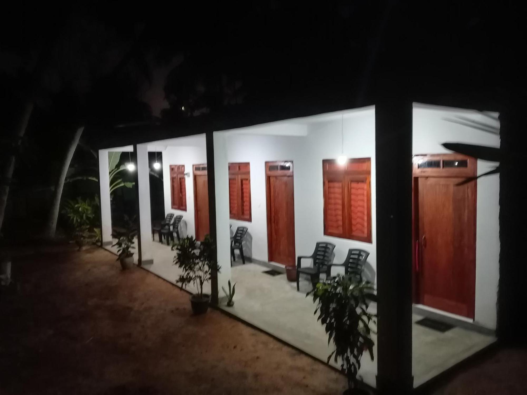 Lake House Homestay أنرادابورام المظهر الخارجي الصورة