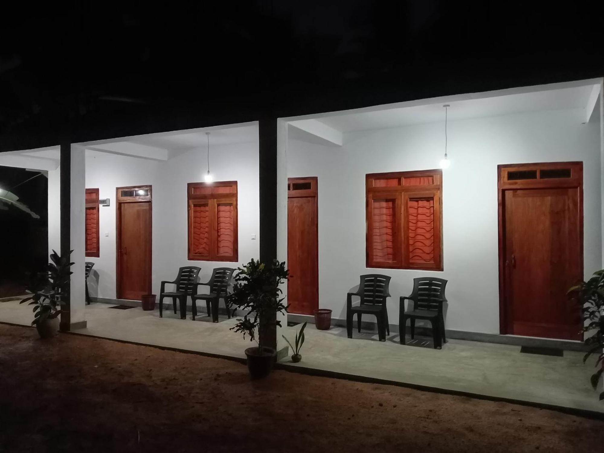 Lake House Homestay أنرادابورام المظهر الخارجي الصورة