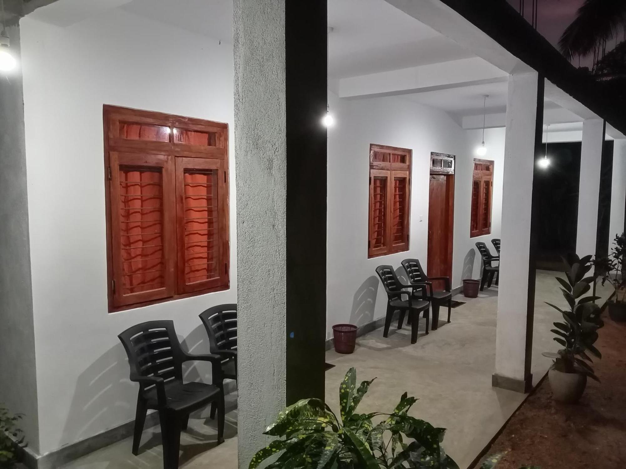 Lake House Homestay أنرادابورام المظهر الخارجي الصورة