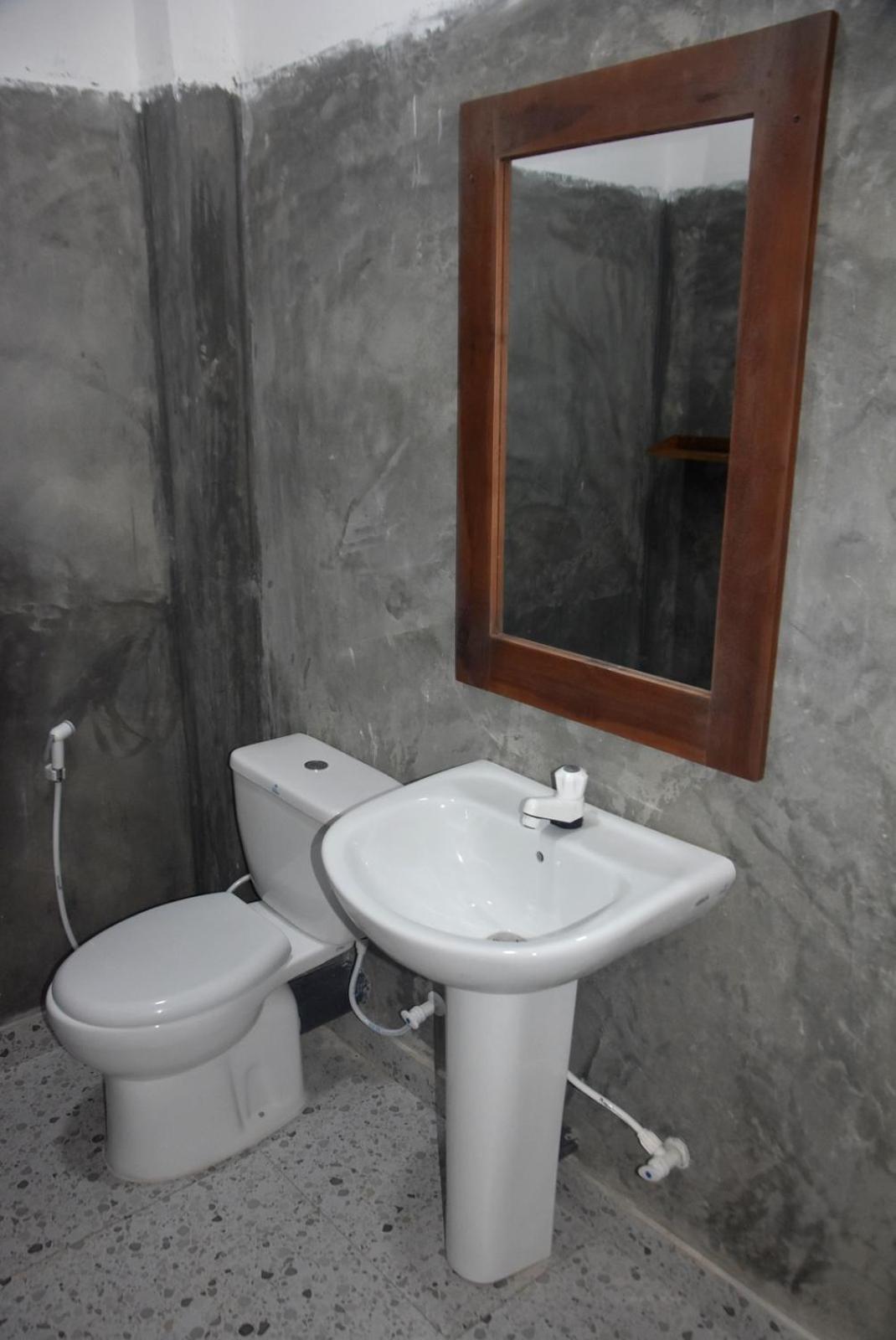 Lake House Homestay أنرادابورام المظهر الخارجي الصورة