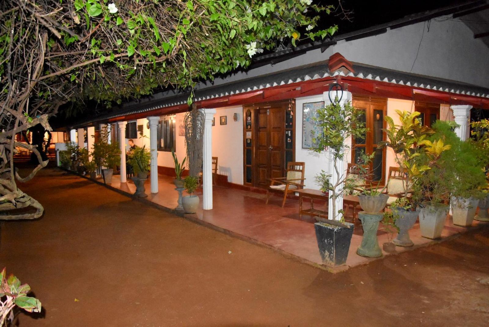 Lake House Homestay أنرادابورام المظهر الخارجي الصورة