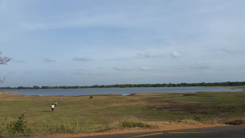 Lake House Homestay أنرادابورام المظهر الخارجي الصورة