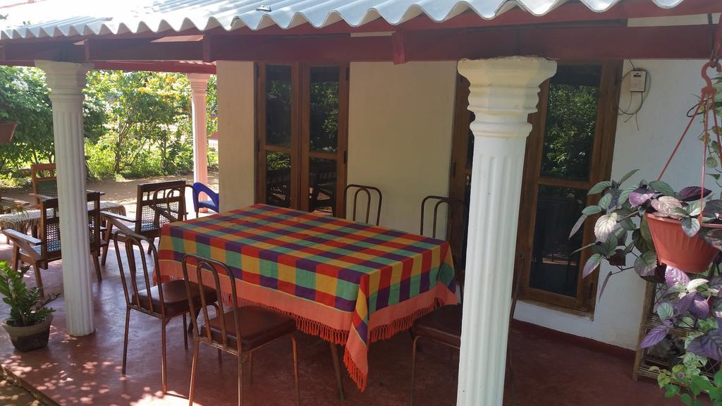 Lake House Homestay أنرادابورام المظهر الخارجي الصورة