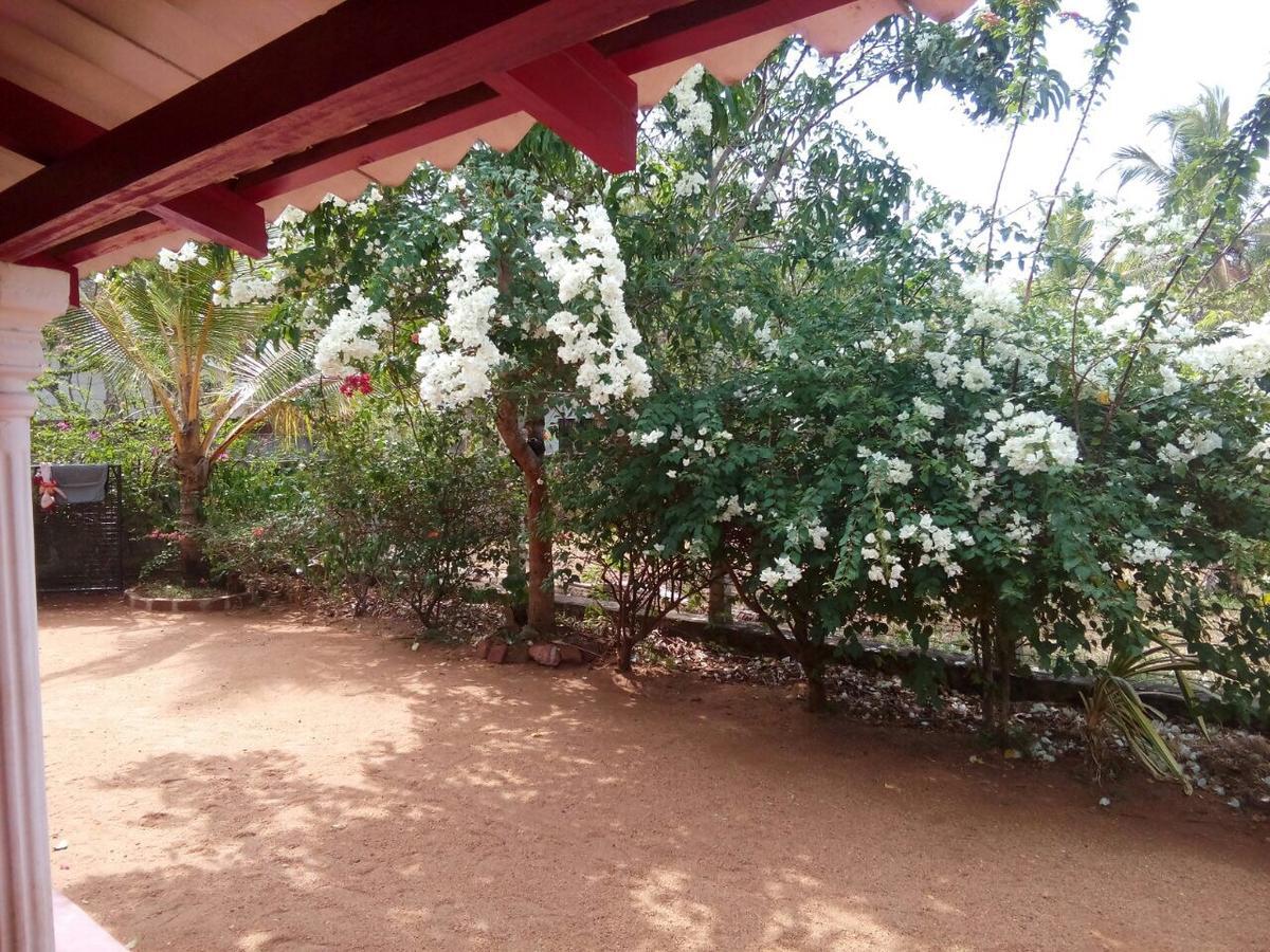 Lake House Homestay أنرادابورام المظهر الخارجي الصورة