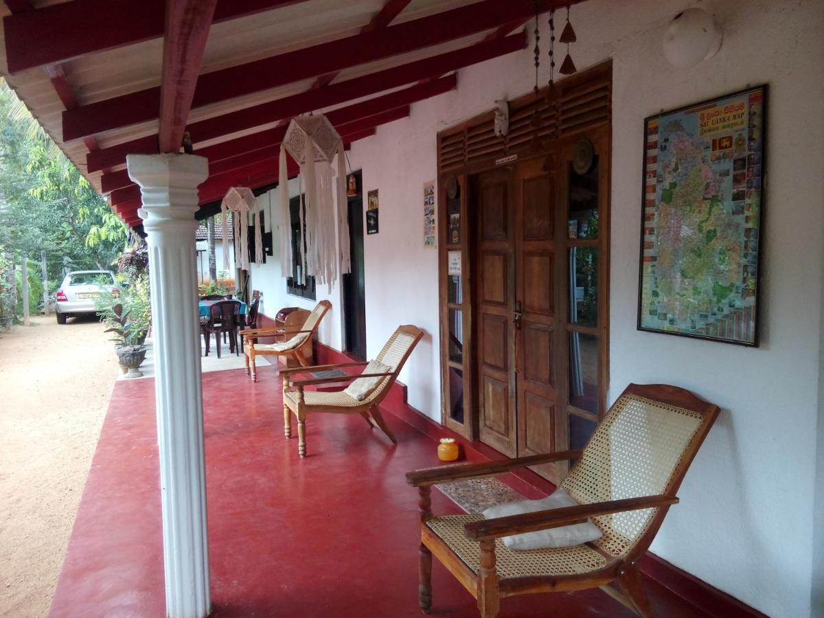 Lake House Homestay أنرادابورام المظهر الخارجي الصورة
