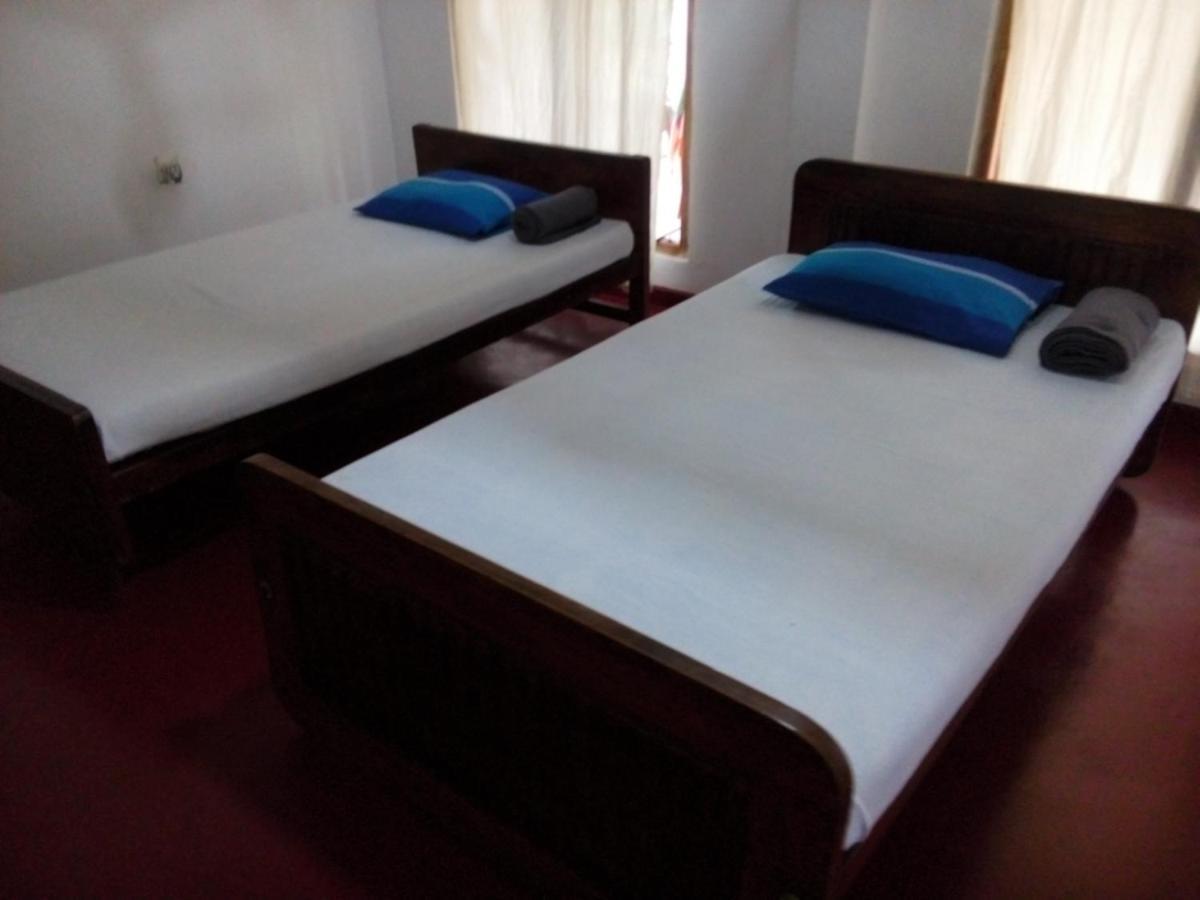 Lake House Homestay أنرادابورام المظهر الخارجي الصورة