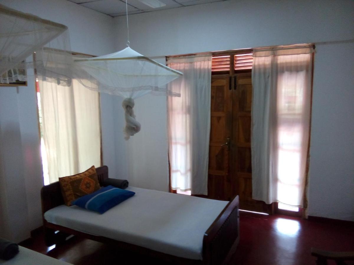 Lake House Homestay أنرادابورام المظهر الخارجي الصورة